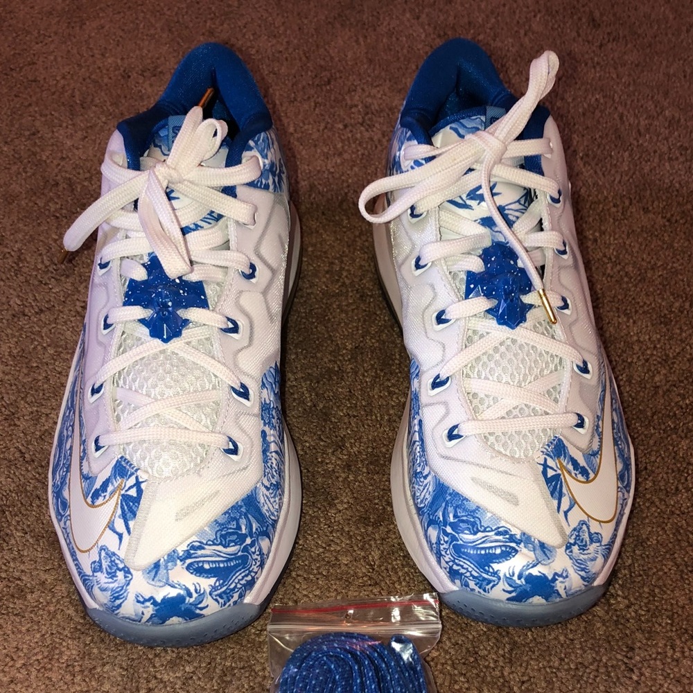 Max LeBron 11 Low Ch Pack 'China'